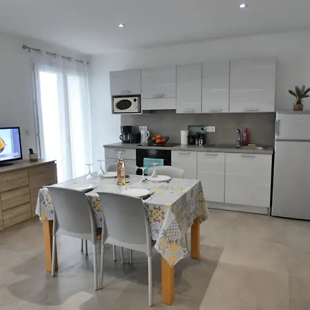 Pascal Paoli Fior Di Mare مورياني بلاج